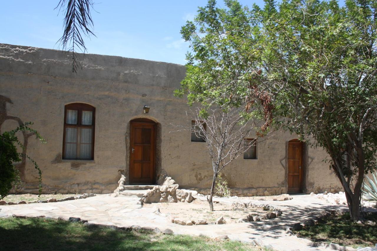 Fort Sesfontein Lodge & Safaris 外观 照片