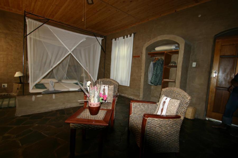 Fort Sesfontein Lodge & Safaris 外观 照片