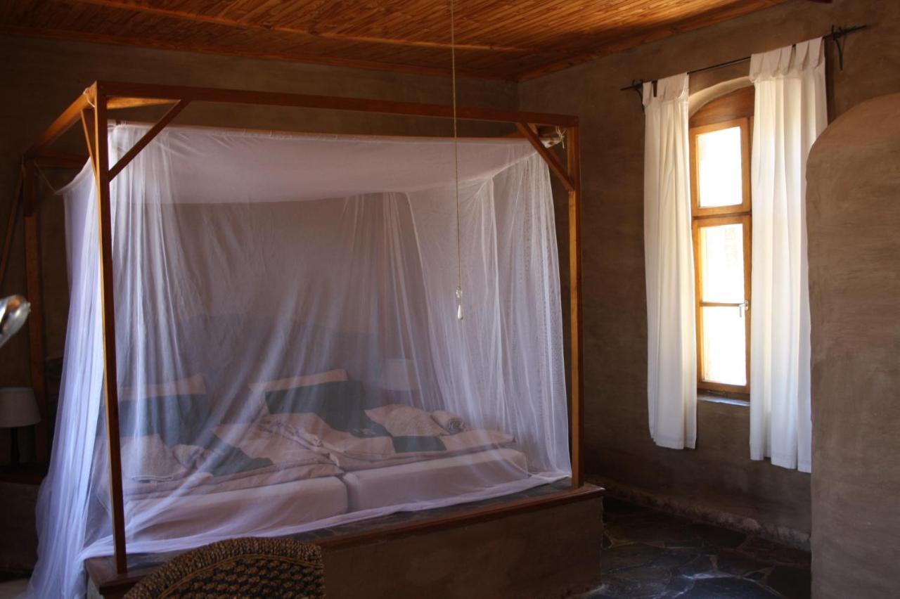 Fort Sesfontein Lodge & Safaris 外观 照片