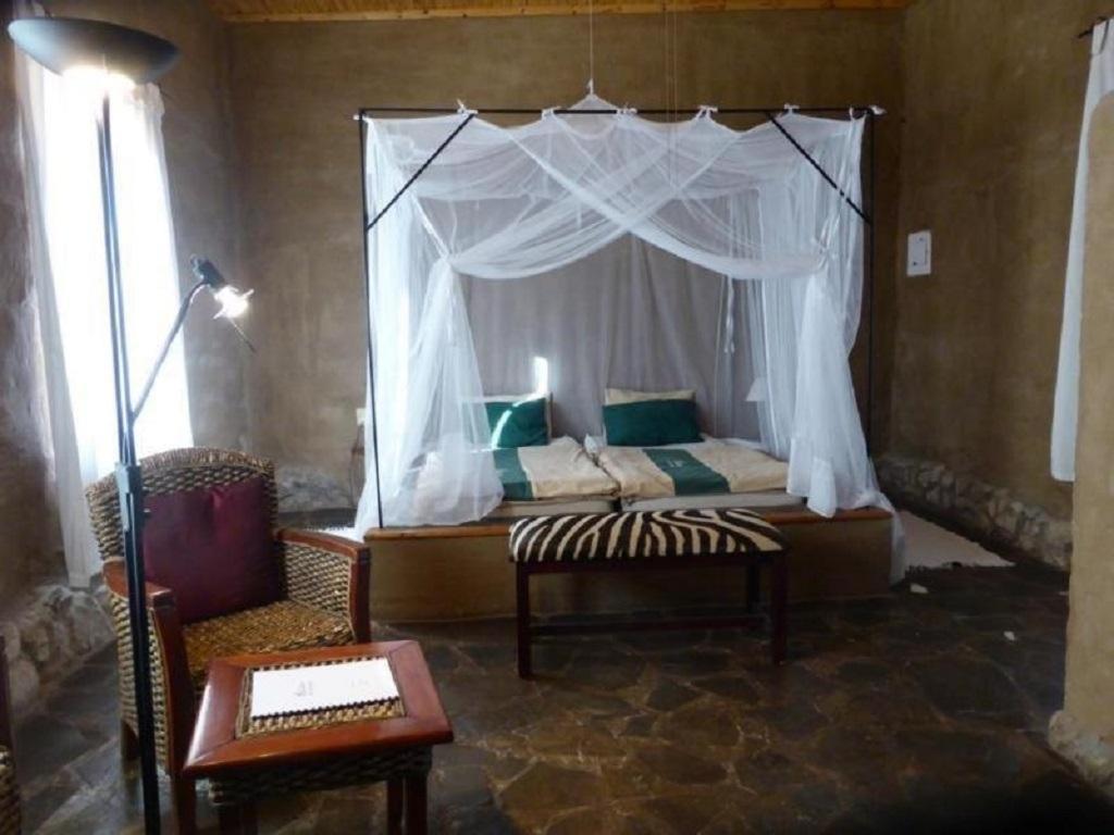 Fort Sesfontein Lodge & Safaris 外观 照片