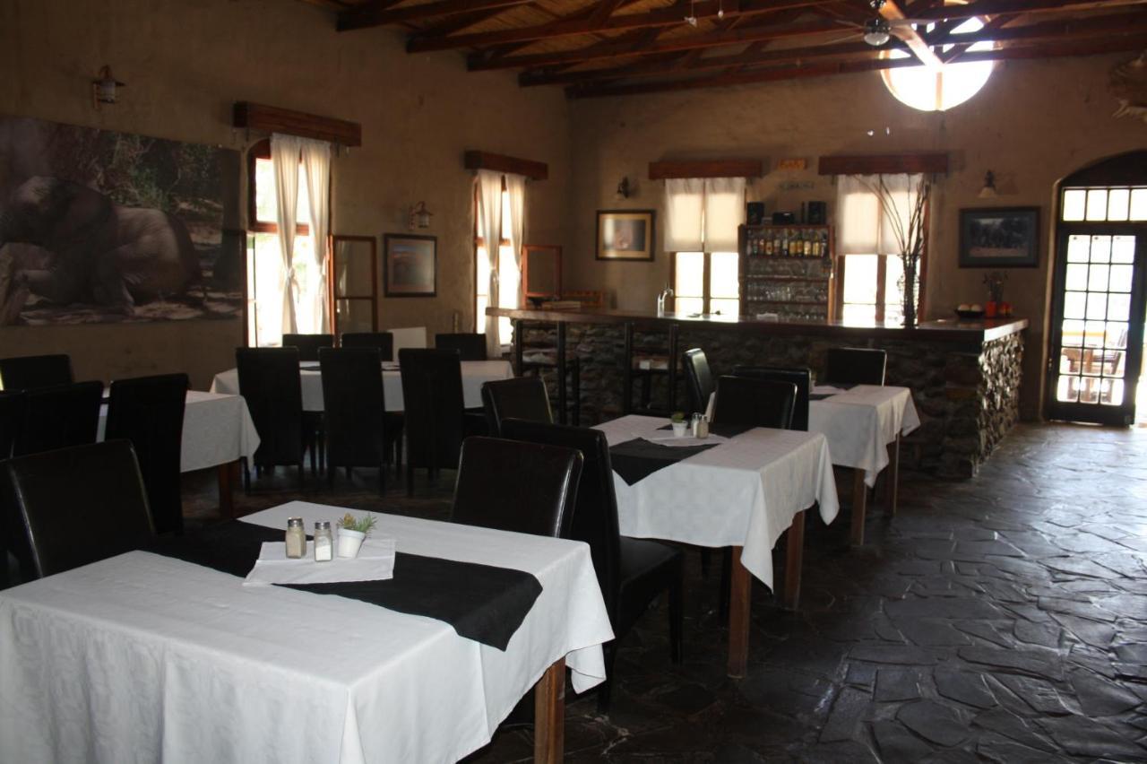 Fort Sesfontein Lodge & Safaris 外观 照片