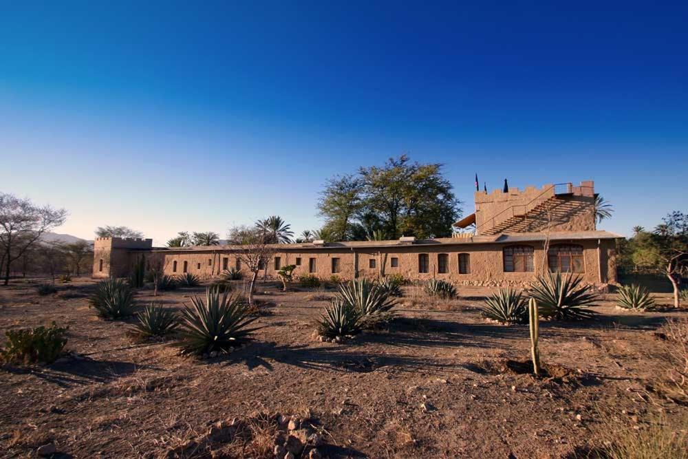 Fort Sesfontein Lodge & Safaris 外观 照片