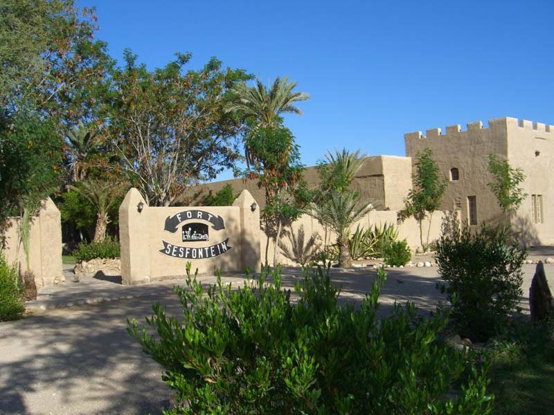 Fort Sesfontein Lodge & Safaris 外观 照片